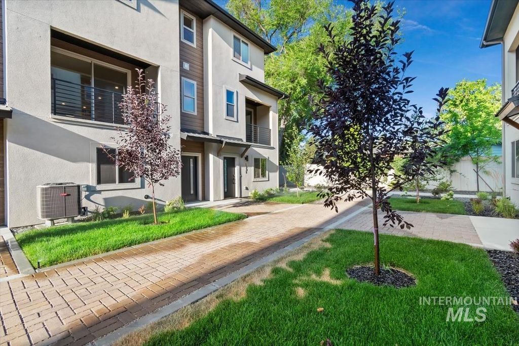 Photo of 1735 S Rock View Ln, Boise, ID 83705 (MLS # 98968211)