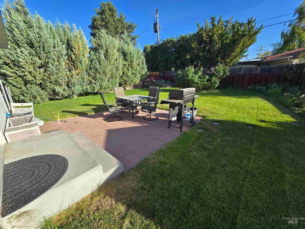 Photo of 1818 Granada, Twin Falls, ID 83301 (MLS # 98952929)