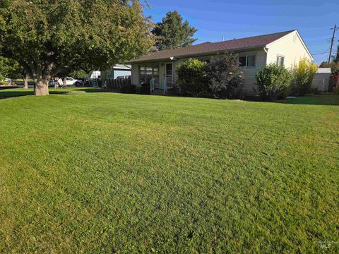 Photo of 1818 Granada, Twin Falls, ID 83301 (MLS # 98952929)