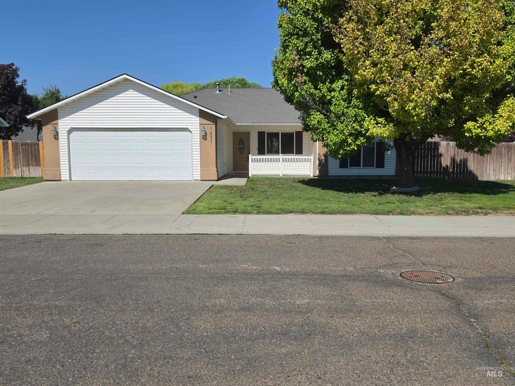 Photo of 1431 Autumn Way, Jerome, ID 83338 (MLS # 98994767)