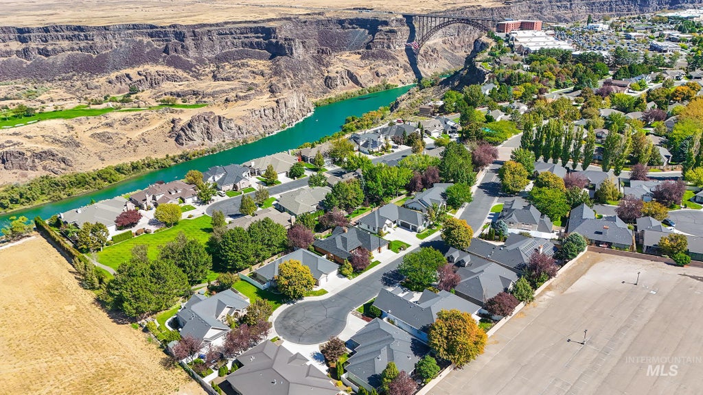 Photo of 668 Canyon Park Ave, Twin Falls, ID 83301 (MLS # 98980194)