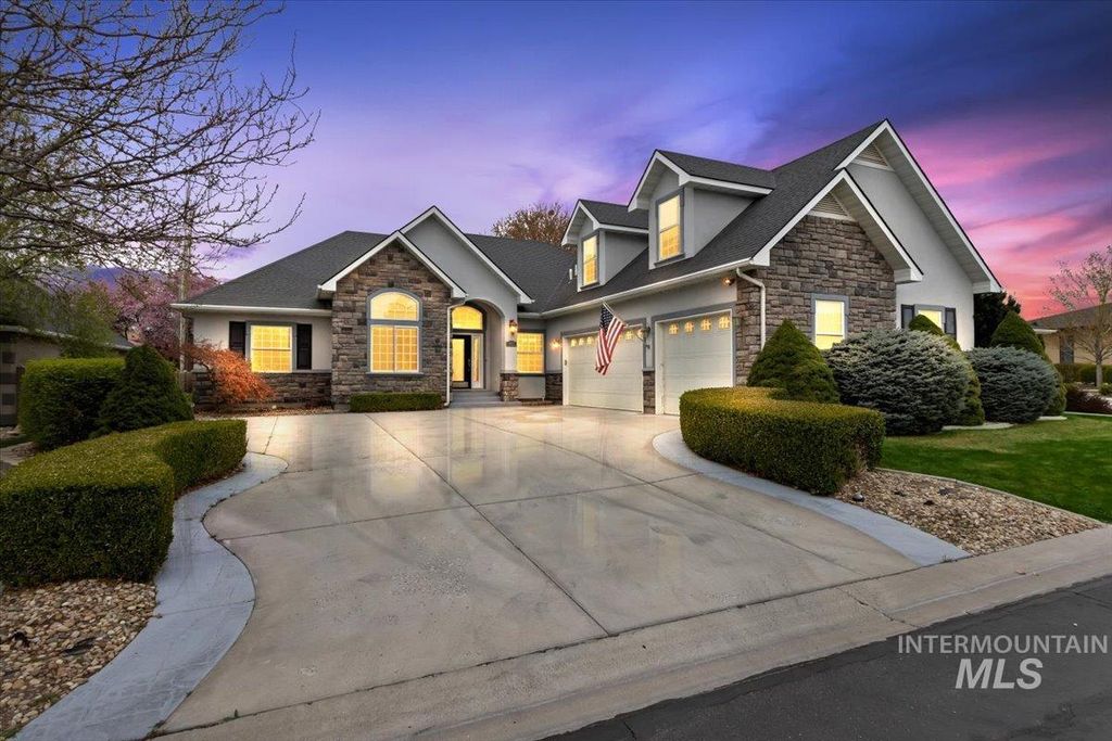 Photo of 668 Canyon Park Ave, Twin Falls, ID 83301 (MLS # 98980194)