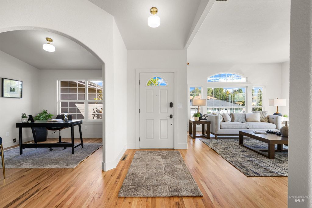 Photo of 4055 N La Mesita Way, Boise, ID 83702 (MLS # 98970888)