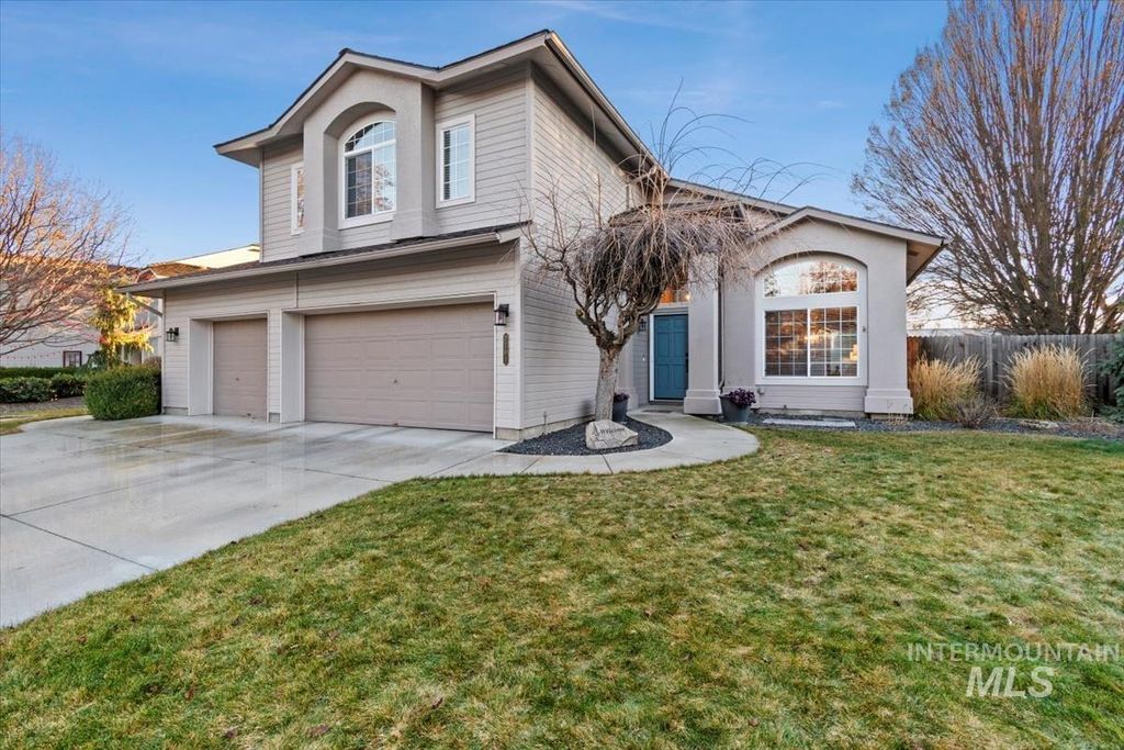 Photo of 7701 W Bearcreek Ct, Boise, ID 83704 (MLS # 98970587)