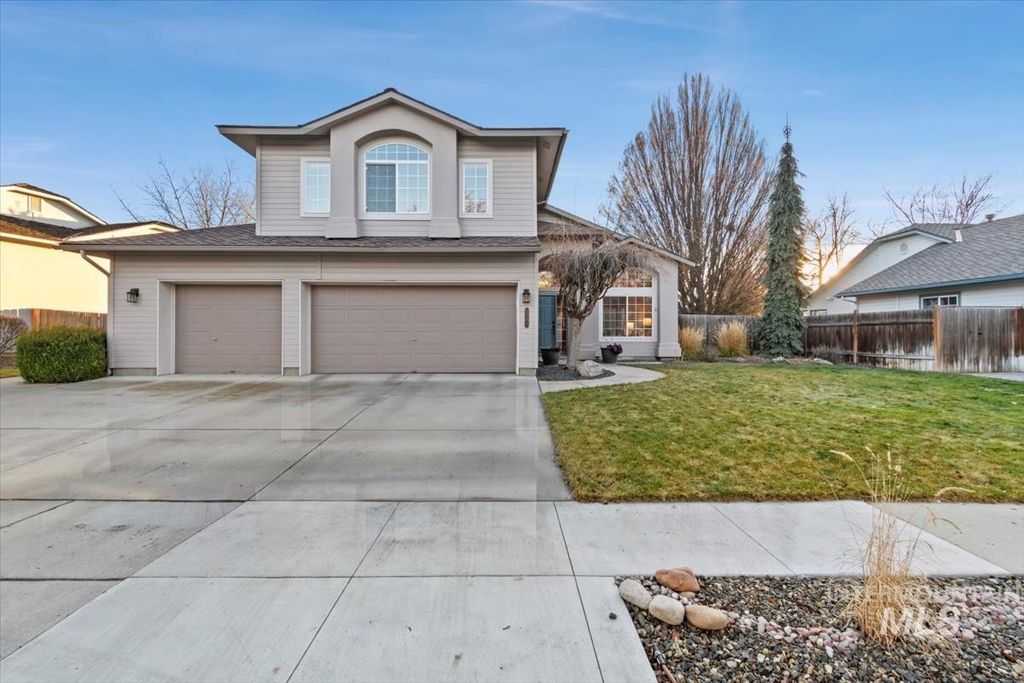 Photo of 7701 W Bearcreek Ct, Boise, ID 83704 (MLS # 98970587)