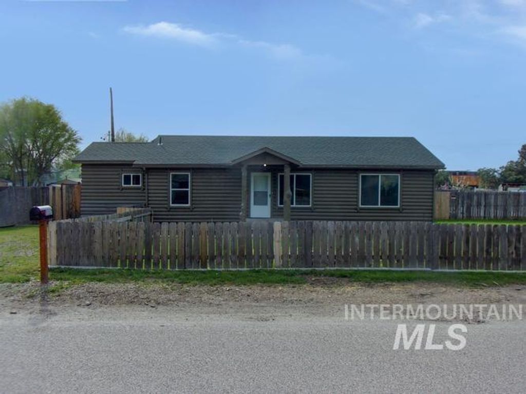 Photo of 1117 N 11th St, Payette, ID 83661 (MLS # 98985337)