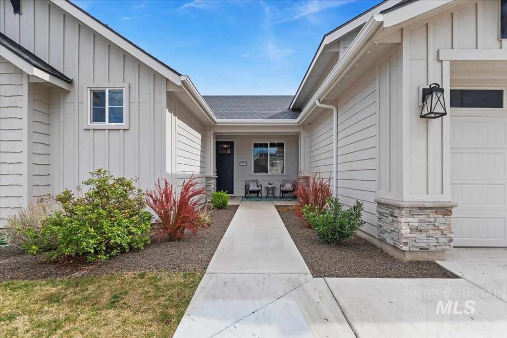 Photo of 17628 N Pass City Pl, Nampa, ID 83687 (MLS # 98980704)