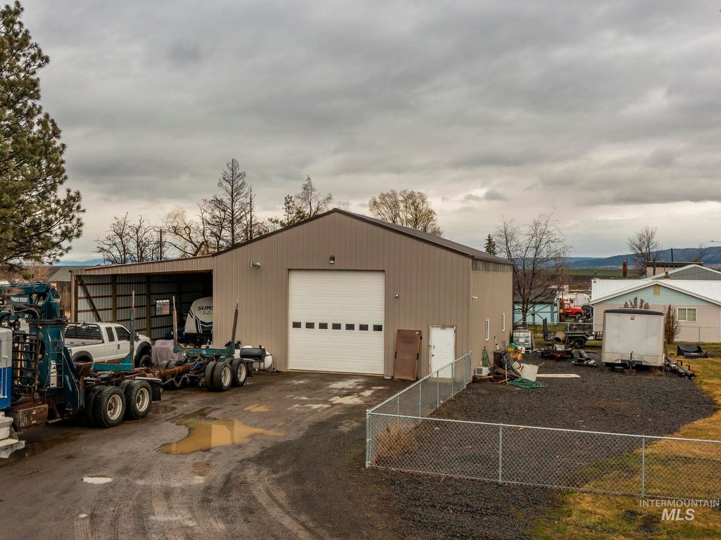 Photo of 325 Sherwin St, Grangeville, ID 83531 (MLS # 98978179)