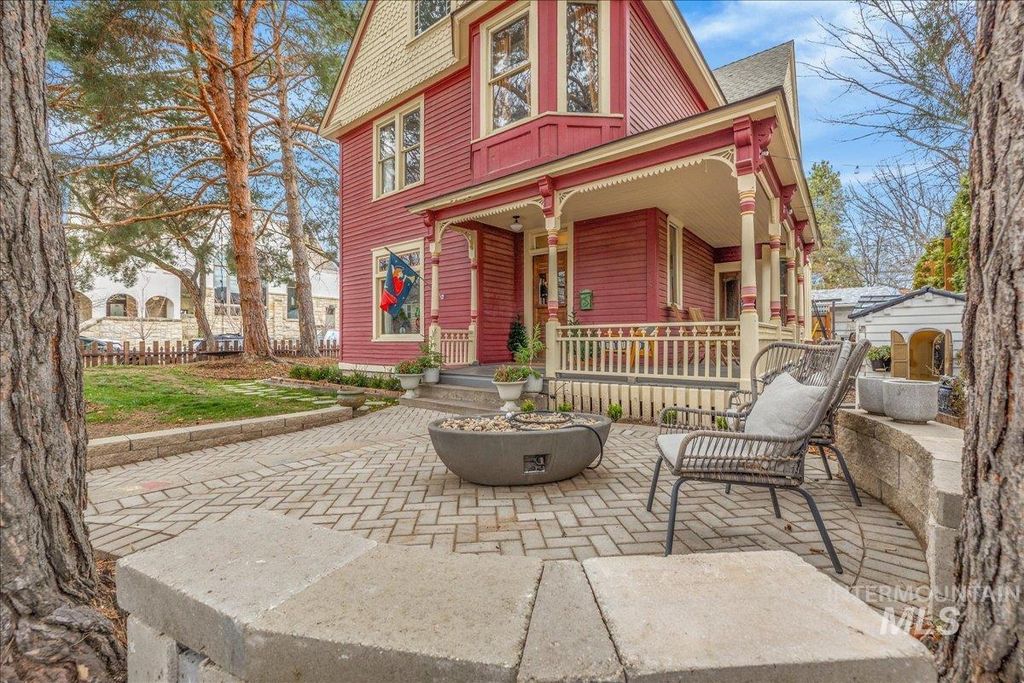 Photo of 1318 W Eastman St, Boise, ID 83702 (MLS # 98976946)