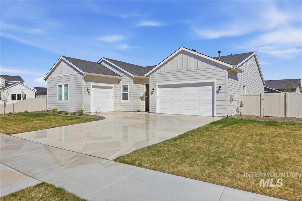 Photo of 5512 N Ebony Way, Meridian, ID 83646 (MLS # 98979793)