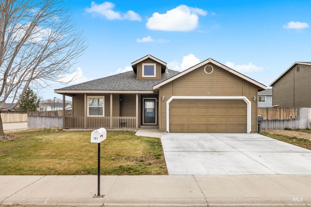 Photo of 191 SW Quaker Dr, Mountain Home, ID 83647 (MLS # 98972963)