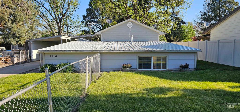 Photo of 1116 E Main St, Emmett, ID 83671 (MLS # 98985099)