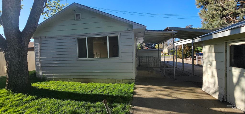 Photo of 1116 E Main St, Emmett, ID 83671 (MLS # 98985099)