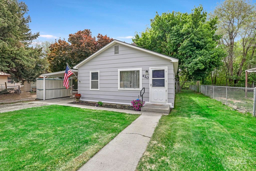 Photo of 420 E 3rd St, Shoshone, ID 83352 (MLS # 98947988)