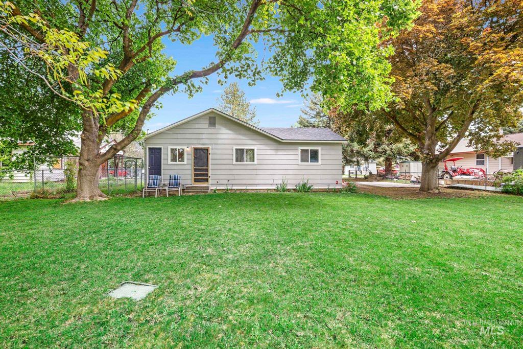 Photo of 420 E 3rd St, Shoshone, ID 83352 (MLS # 98947988)