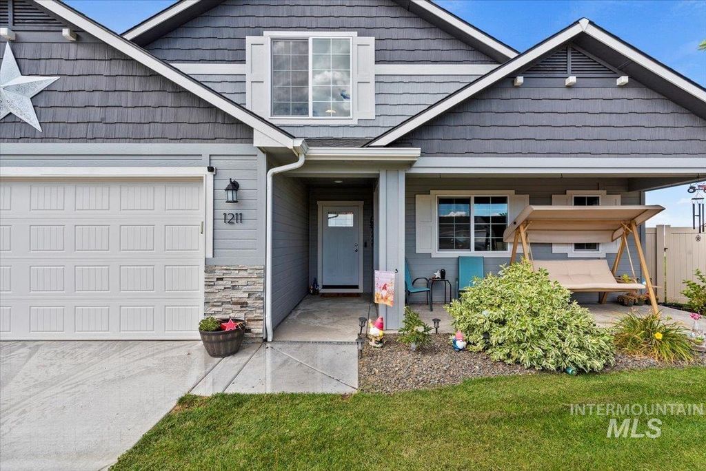 Photo of 1211 Mahogany St, Parma, ID 83660 (MLS # 98966668)