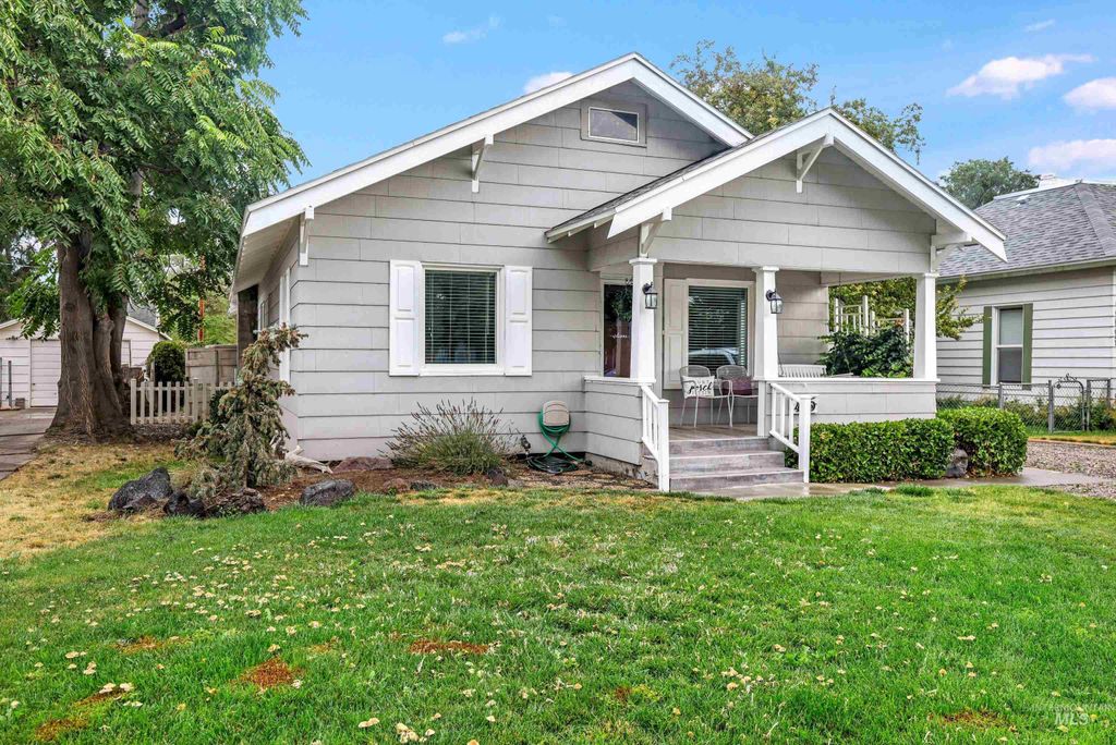 Photo of 435 E 4th Ave, Twin Falls, ID 83301 (MLS # 98959434)