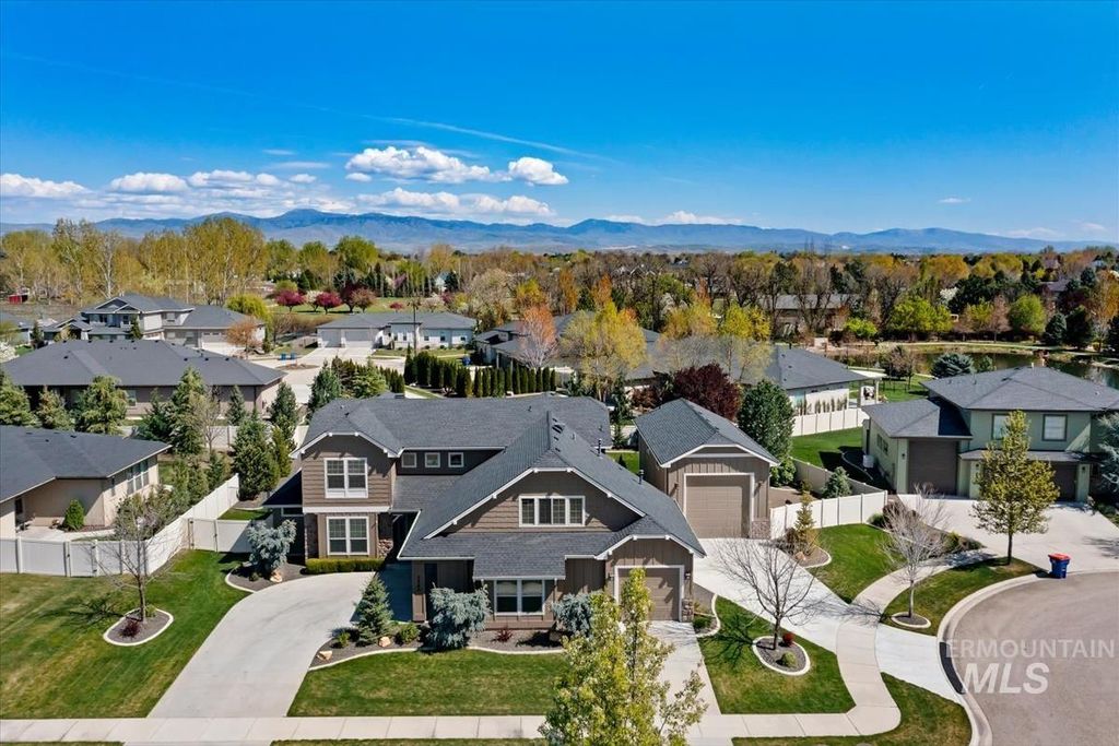 Photo of 2560 N Hearthglow Pl, Eagle, ID 83616 (MLS # 98982335)