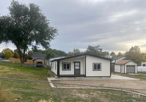 Photo of 5771 Sunset Dr, Nampa, ID 83686 (MLS # 98965778)