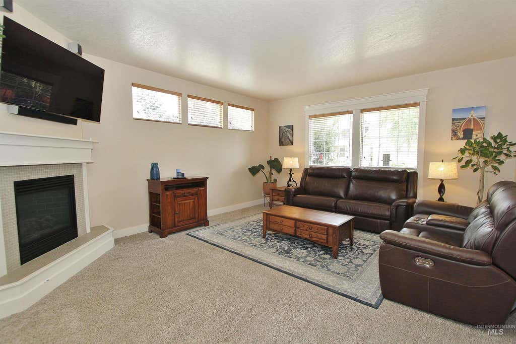Photo of 1013 E Legacy View Dr, Meridian, ID 83646 (MLS # 98995895)