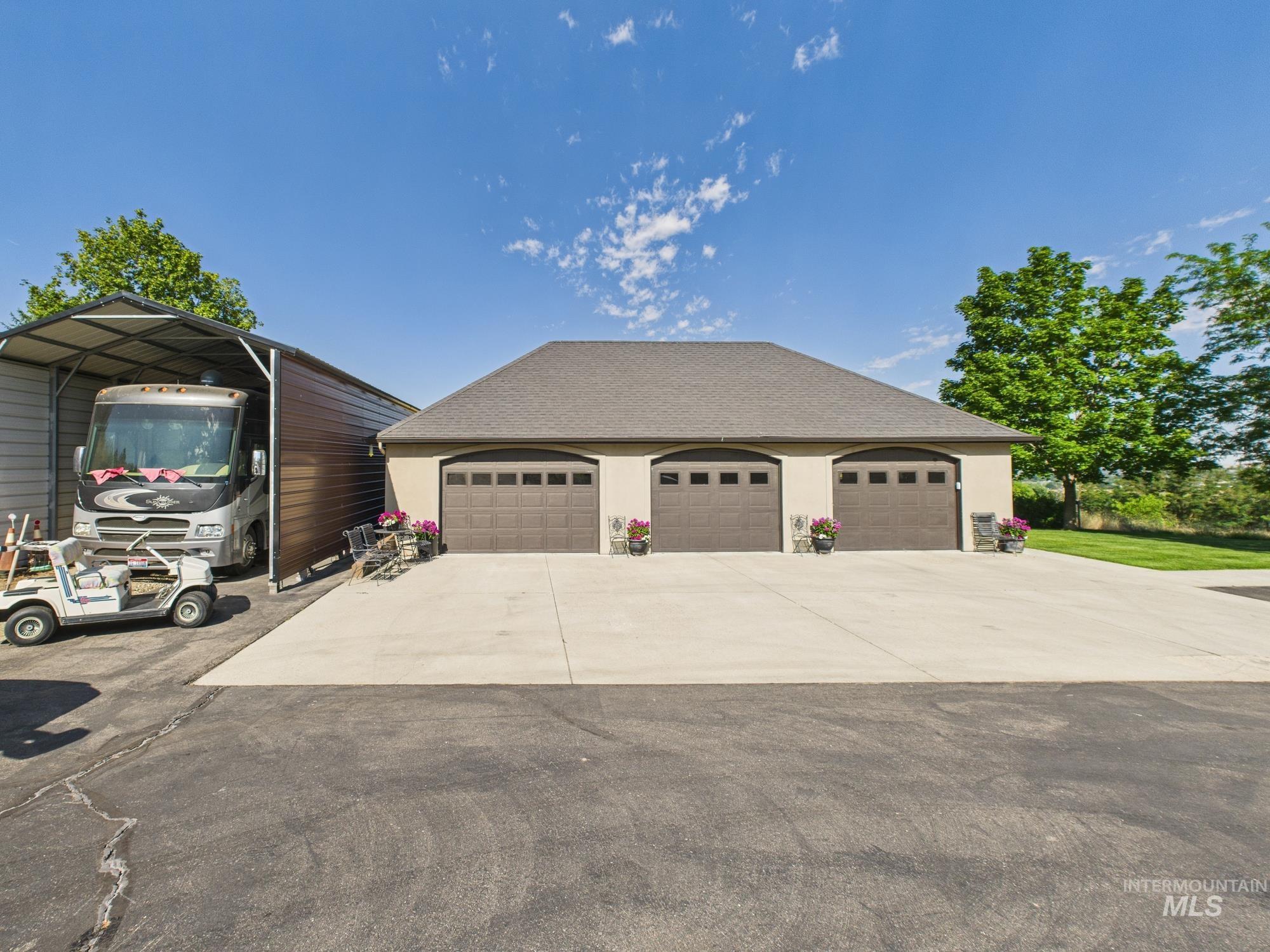 Detached Garage