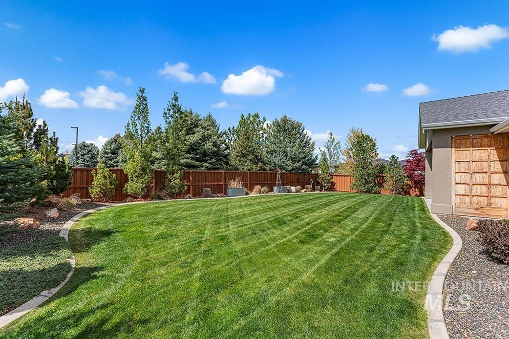Photo of 6635 S Liveoak Pl, Boise, ID 83716 (MLS # 98982486)