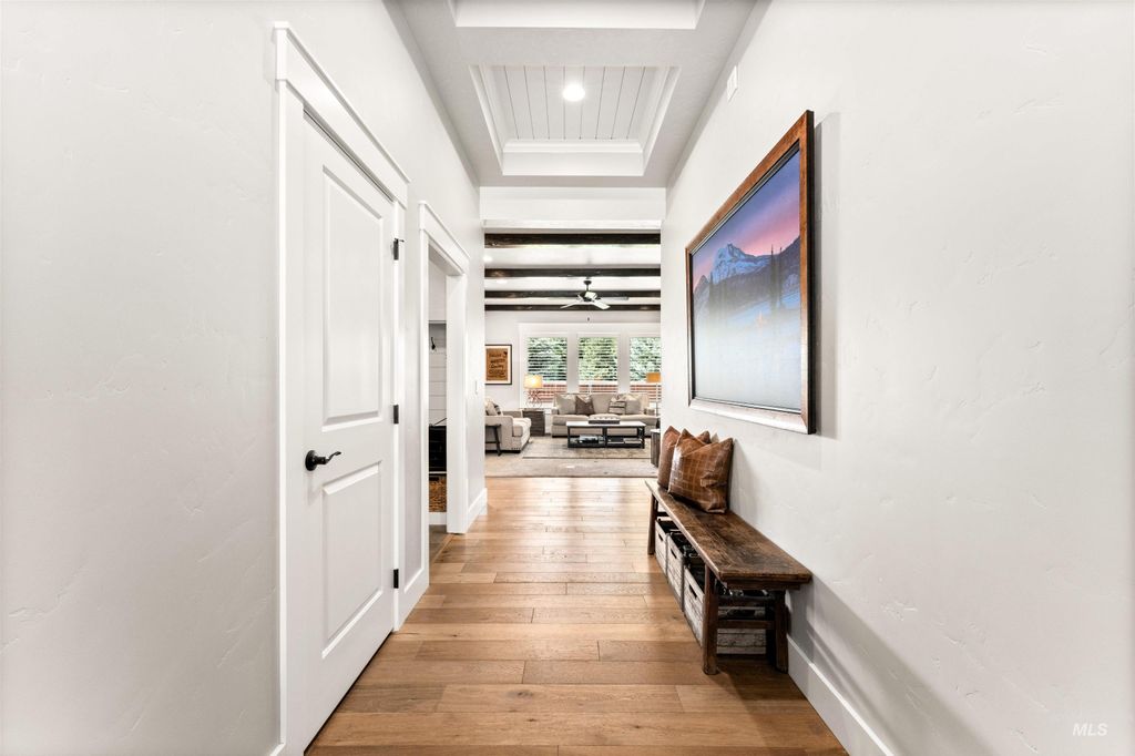 Photo of 6635 S Liveoak Pl, Boise, ID 83716 (MLS # 98982486)