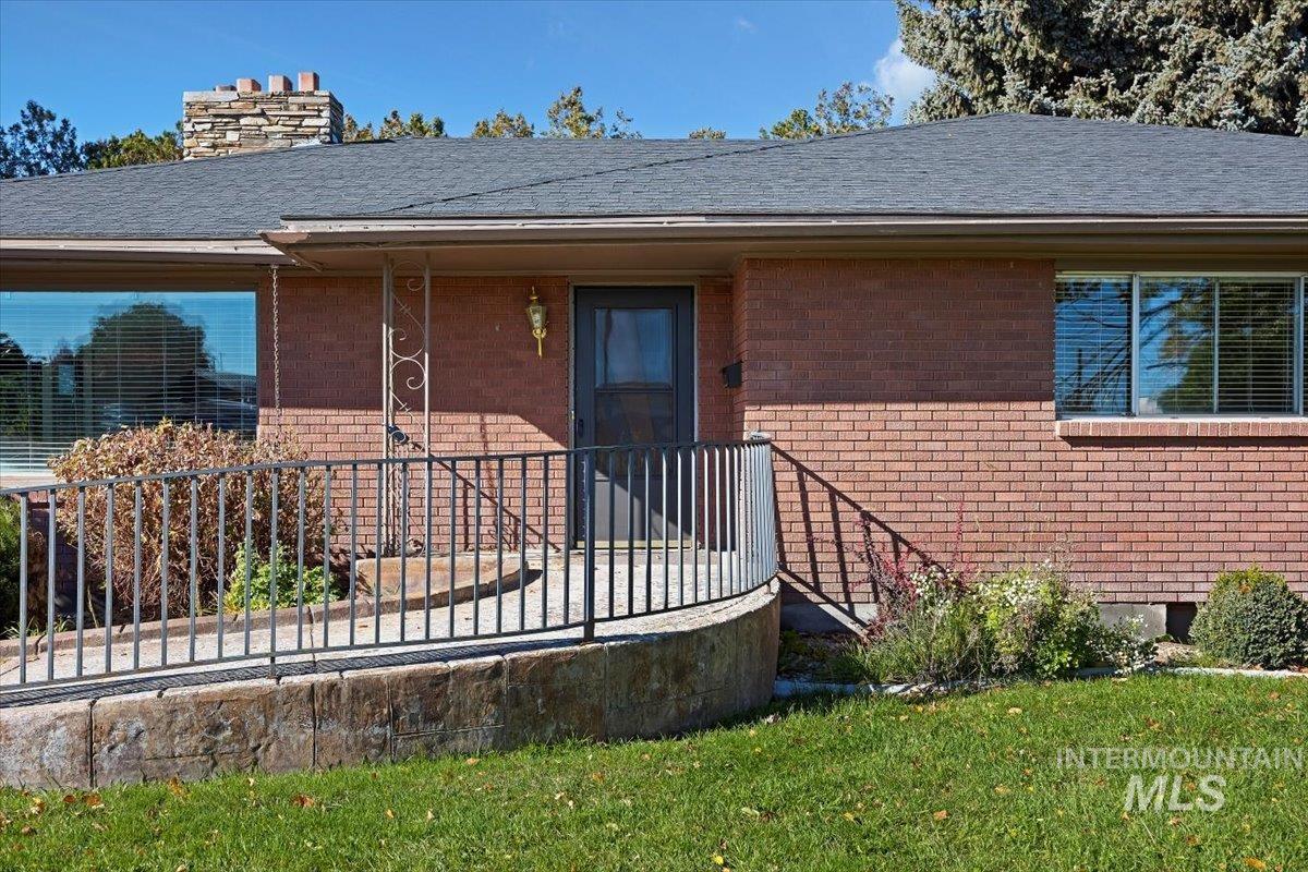 2240 Overland Ave.