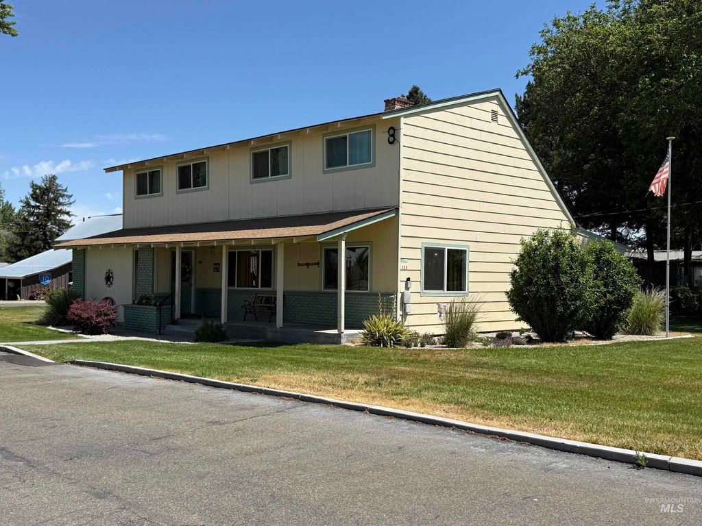 Photo of 105 NE 16th St, Fruitland, ID 83619 (MLS # 98990316)