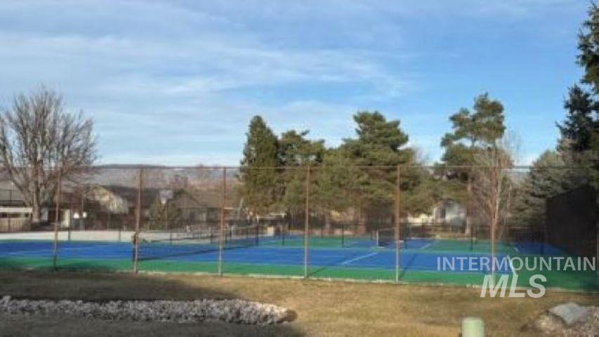 Tennis courts and pickleball courts