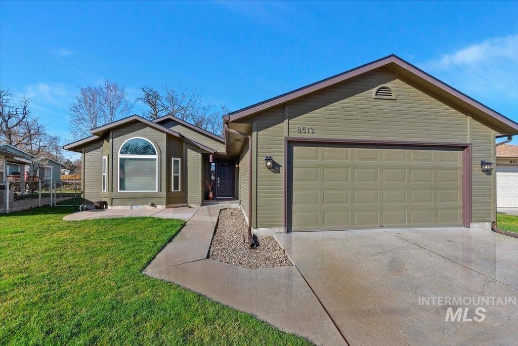 Photo of 8513 N Willowdale Dr, Garden City, ID 83714 (MLS # 98976670)