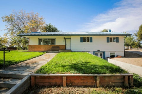 Photo of 2121 Alameda Drive, Ontario, OR 97914 (MLS # 99002995)