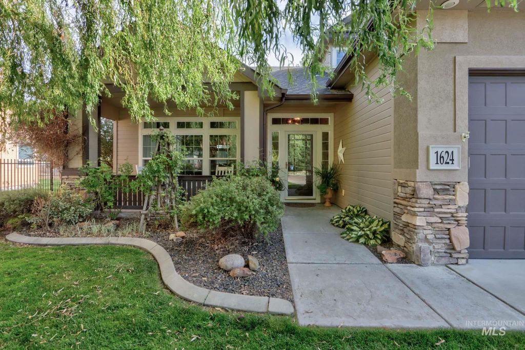 Photo of 1624 S Miller Way, Nampa, ID 83686 (MLS # 98963722)