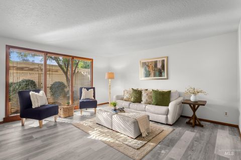 Photo of 3001 S S Roosevelt St Apt 16 St #16, Boise, ID 83705 (MLS # 98965768)