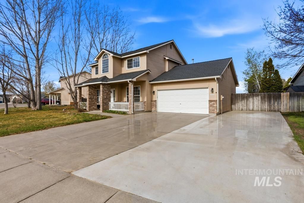 Photo of 650 Teton Dr, Mountain Home, ID 83647 (MLS # 98979449)