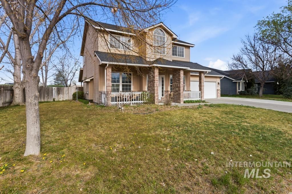 Photo of 650 Teton Dr, Mountain Home, ID 83647 (MLS # 98979449)