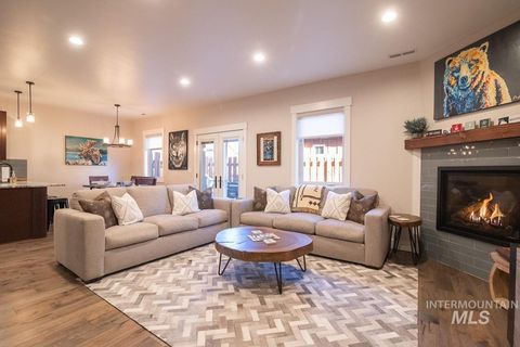 Photo of 611 Blue Water Cir, McCall, ID 83638 (MLS # 98966510)