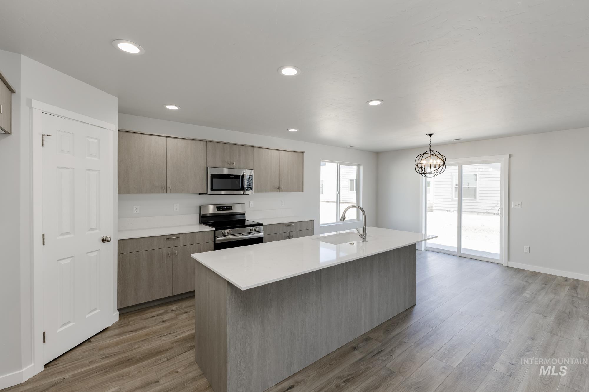 660 W Striped Owl St