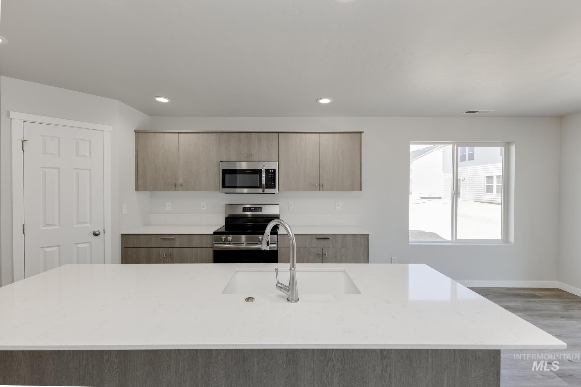 660 W Striped Owl St