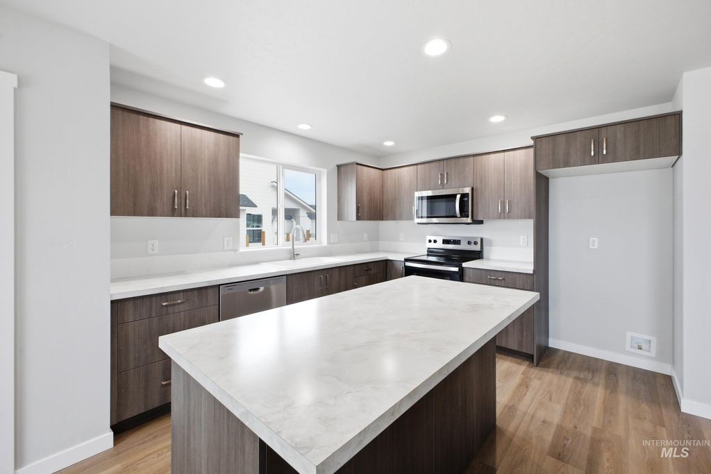 Photo of 13702 Inman Ct, Caldwell, ID 83607 (MLS # 98978465)