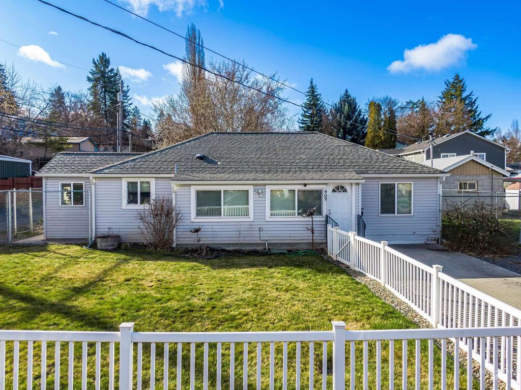 Photo of 409 E E St, Moscow, ID 83843 (MLS # 98977624)