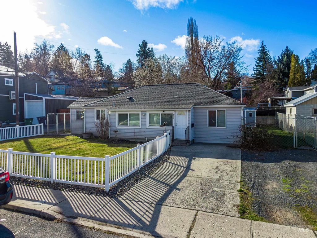 Photo of 409 E E St, Moscow, ID 83843 (MLS # 98977624)