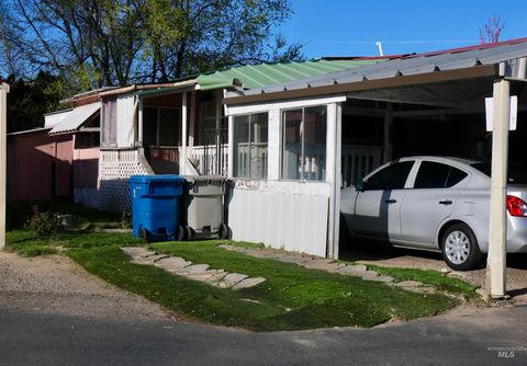Photo of 1410 Flamingo Ave #52, Nampa, ID 83651 (MLS # 98980079)