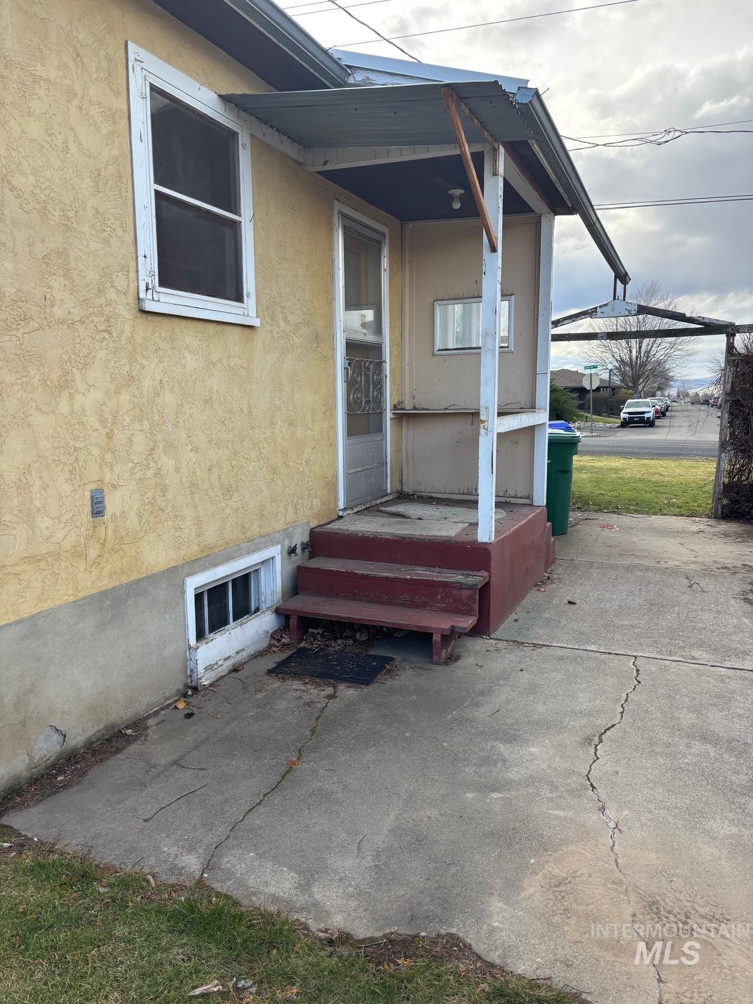 View of exterior entry with stucco siding