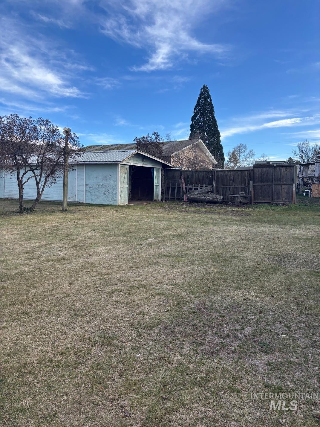 View of yard featuring an outdoor structure