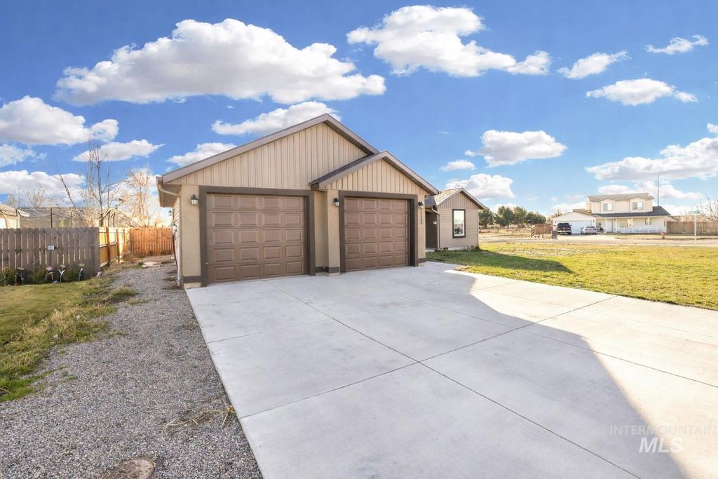 Photo of 113 Riverview Drive, Shoshone, ID 83352 (MLS # 98976721)