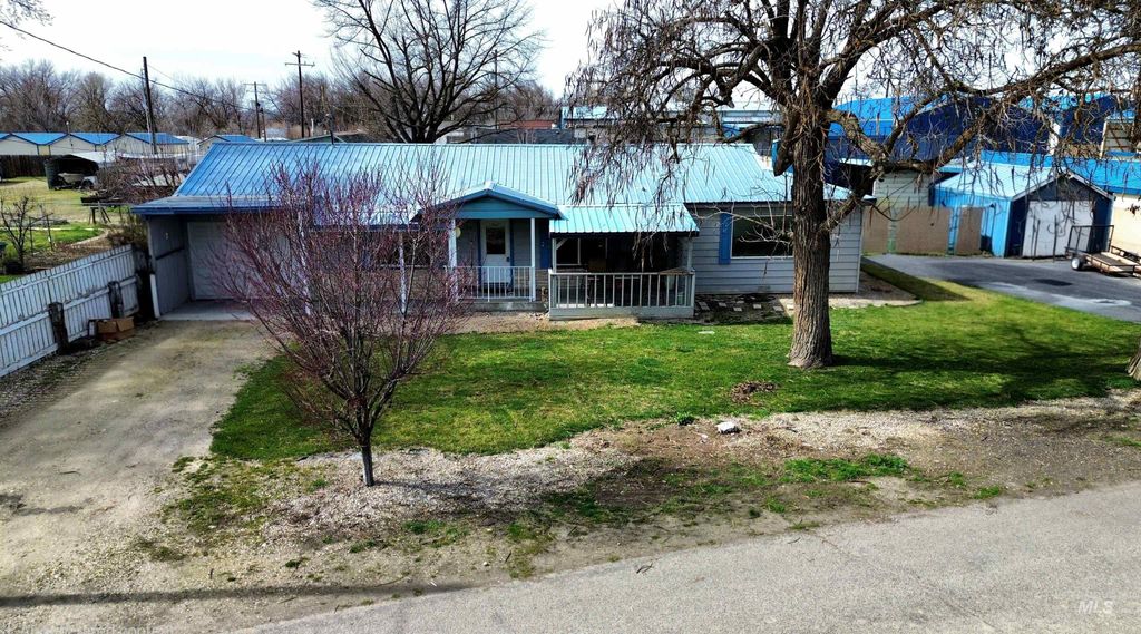 Photo of 684 S Park St, Payette, ID 83661 (MLS # 98978172)