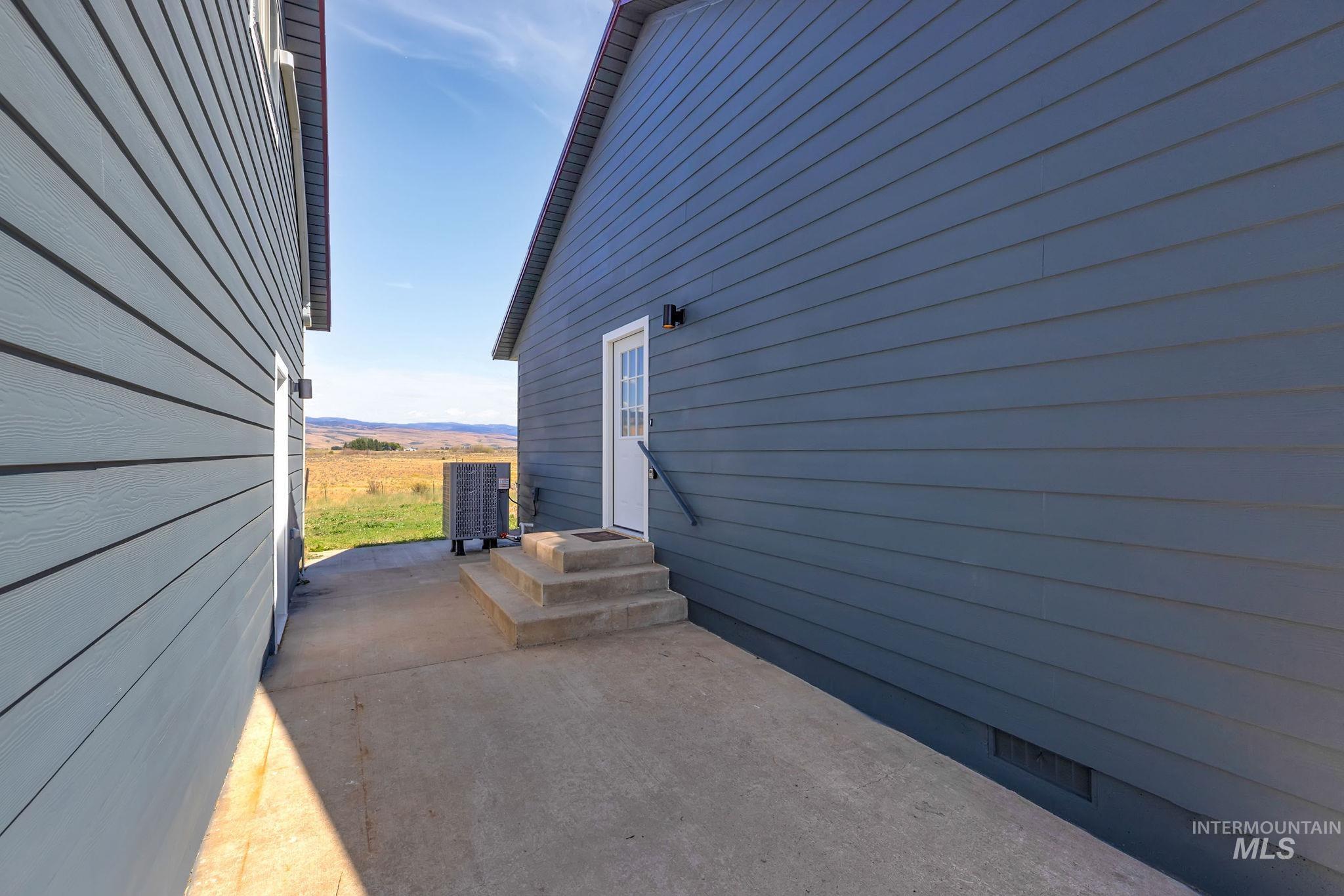 Walkway between house and garage
