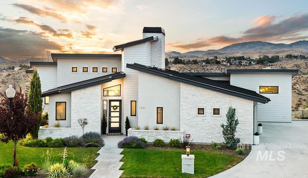 Photo of 768 E Orion Dr, Boise, ID 83702 (MLS # 98973732)