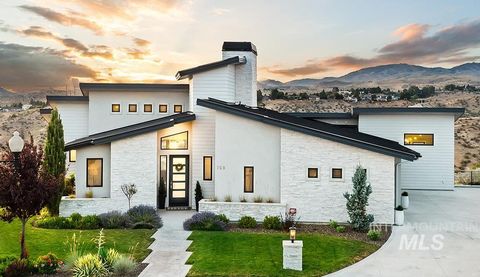 Photo of 768 E Orion Dr, Boise, ID 83702 (MLS # 98973732)